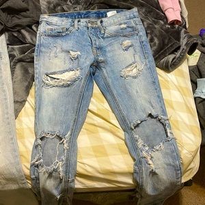 If your a waist size 26 in pac-sun jeans these will fit, 28 or more they won’t